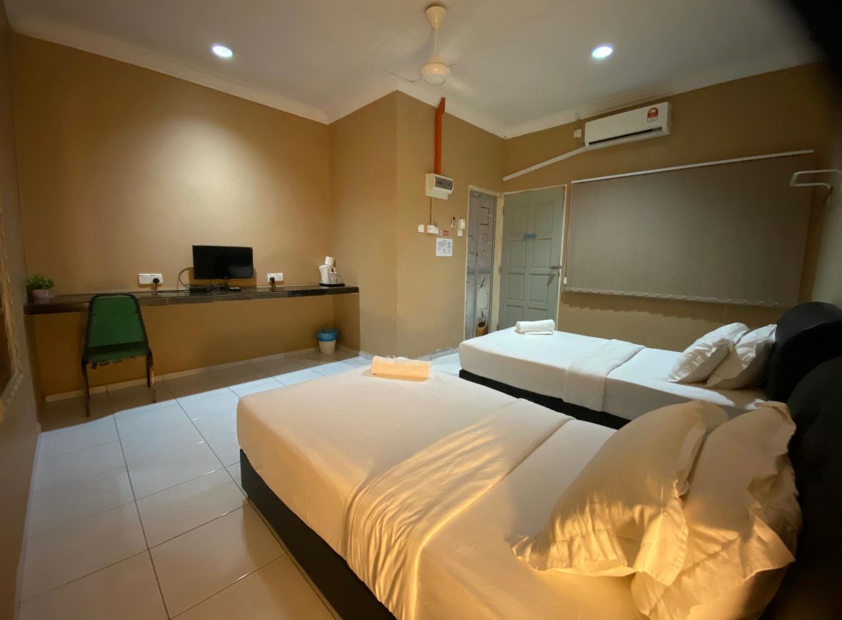Twin Sharing Room Angle 3
